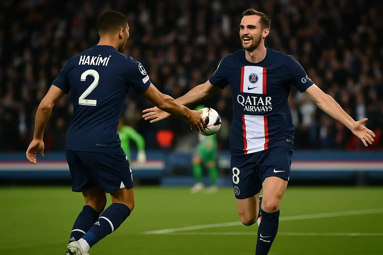 Hakimi và Fabian Ruiz phối hợp với nhau tạo ra bàn thứ 3